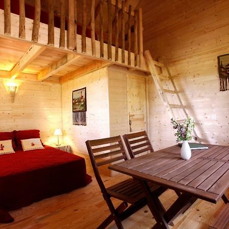 Les Cabanes Des Benauges Arbis Exterior foto