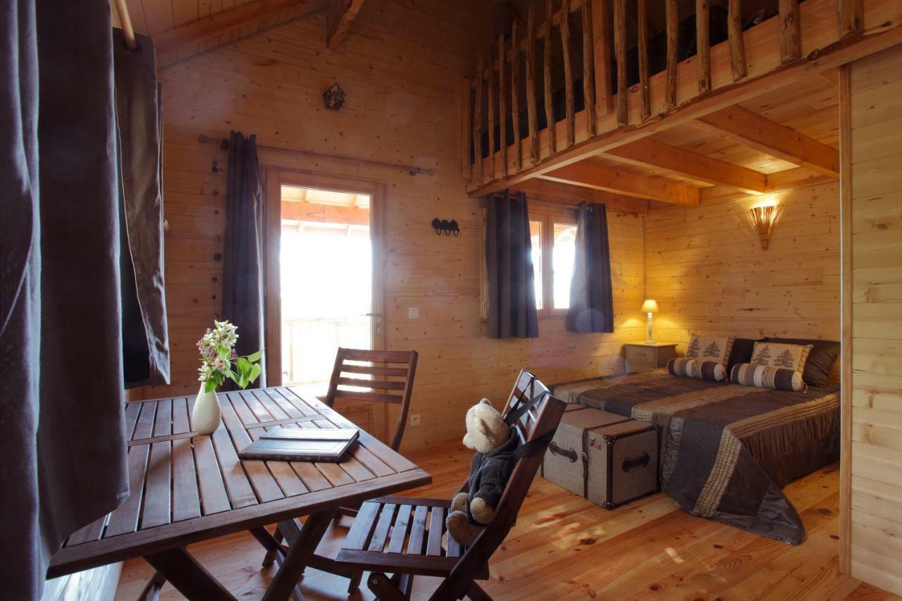 Les Cabanes Des Benauges Arbis Exterior foto